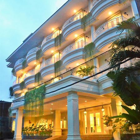 Amalfi Hotel Seminyak Exterior foto
