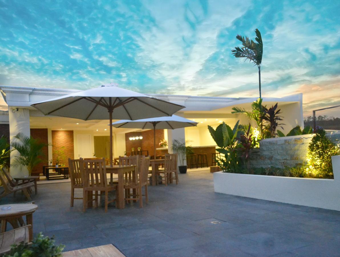 Amalfi Hotel Seminyak Exterior foto